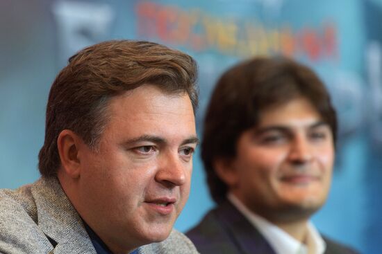 News conference with cast and crew of The Last Warrior