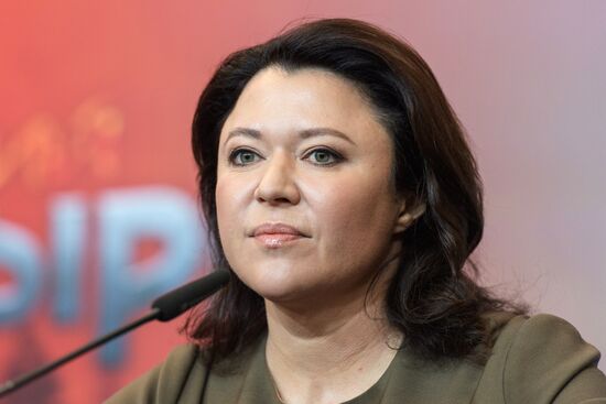 News conference with cast and crew of The Last Warrior