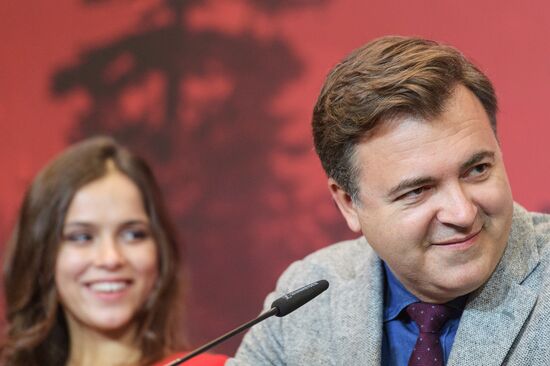 News conference with cast and crew of The Last Warrior