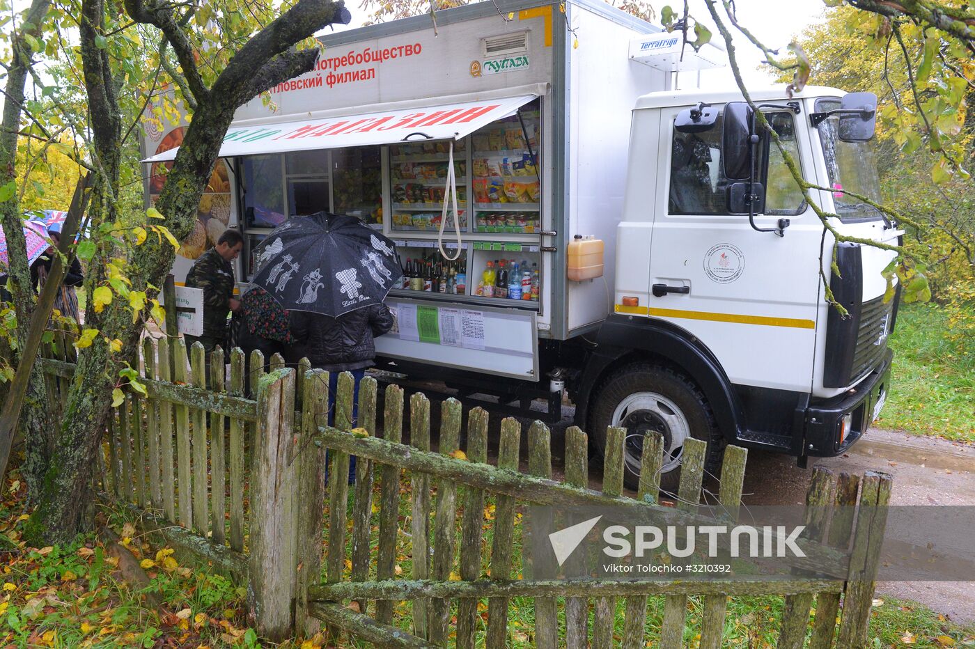 Buying goods from food truck in Belarus