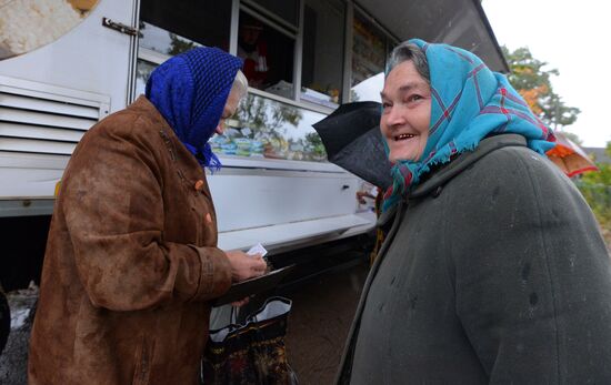 Buying goods from food truck in Belarus