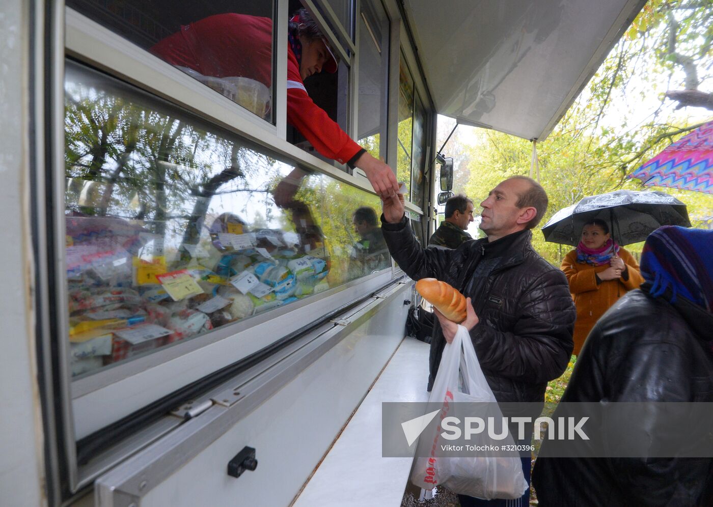 Buying goods from food truck in Belarus