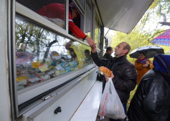Buying goods from food truck in Belarus