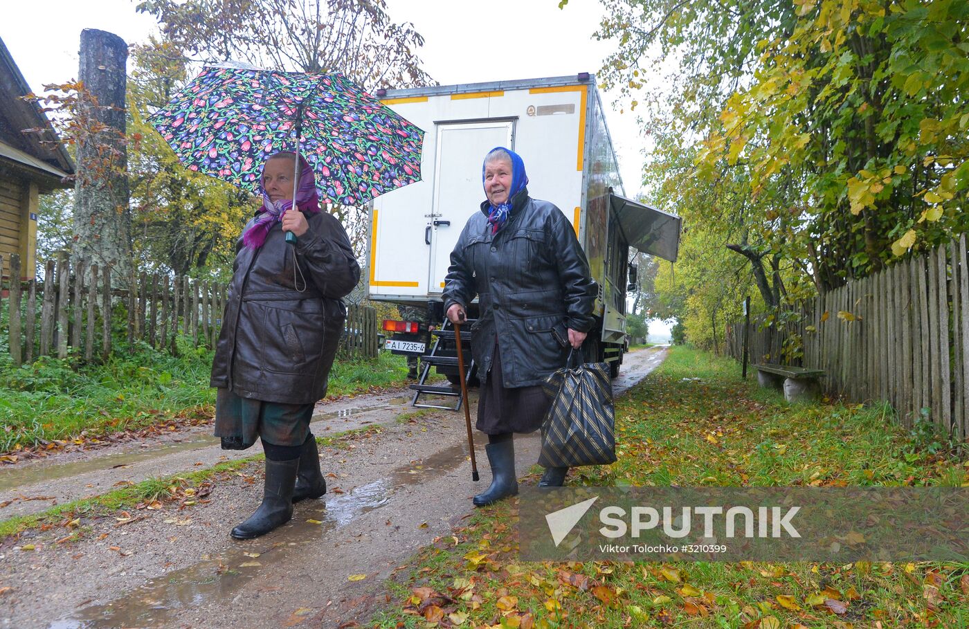 Buying goods from food truck in Belarus