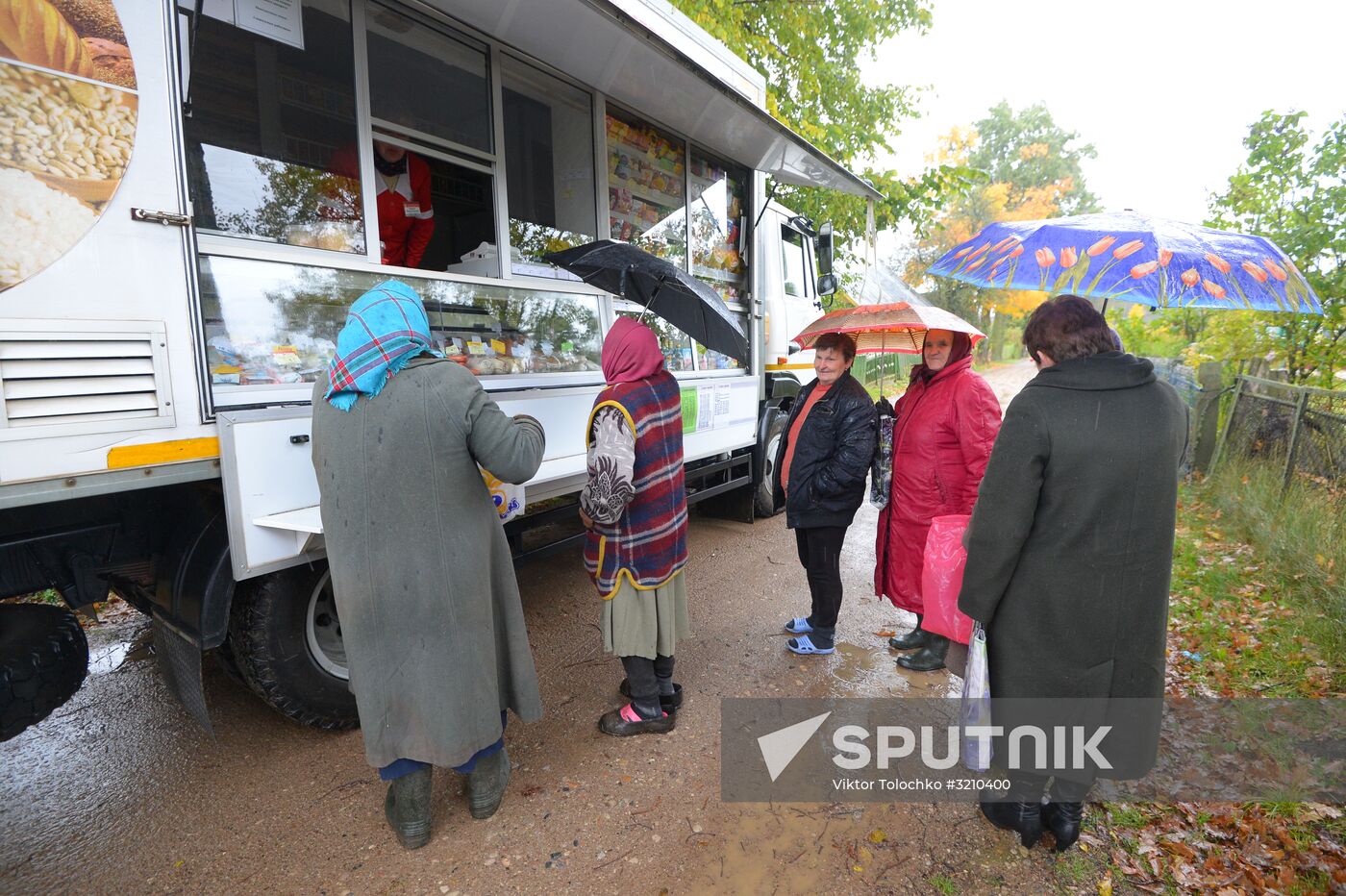 Buying goods from food truck in Belarus