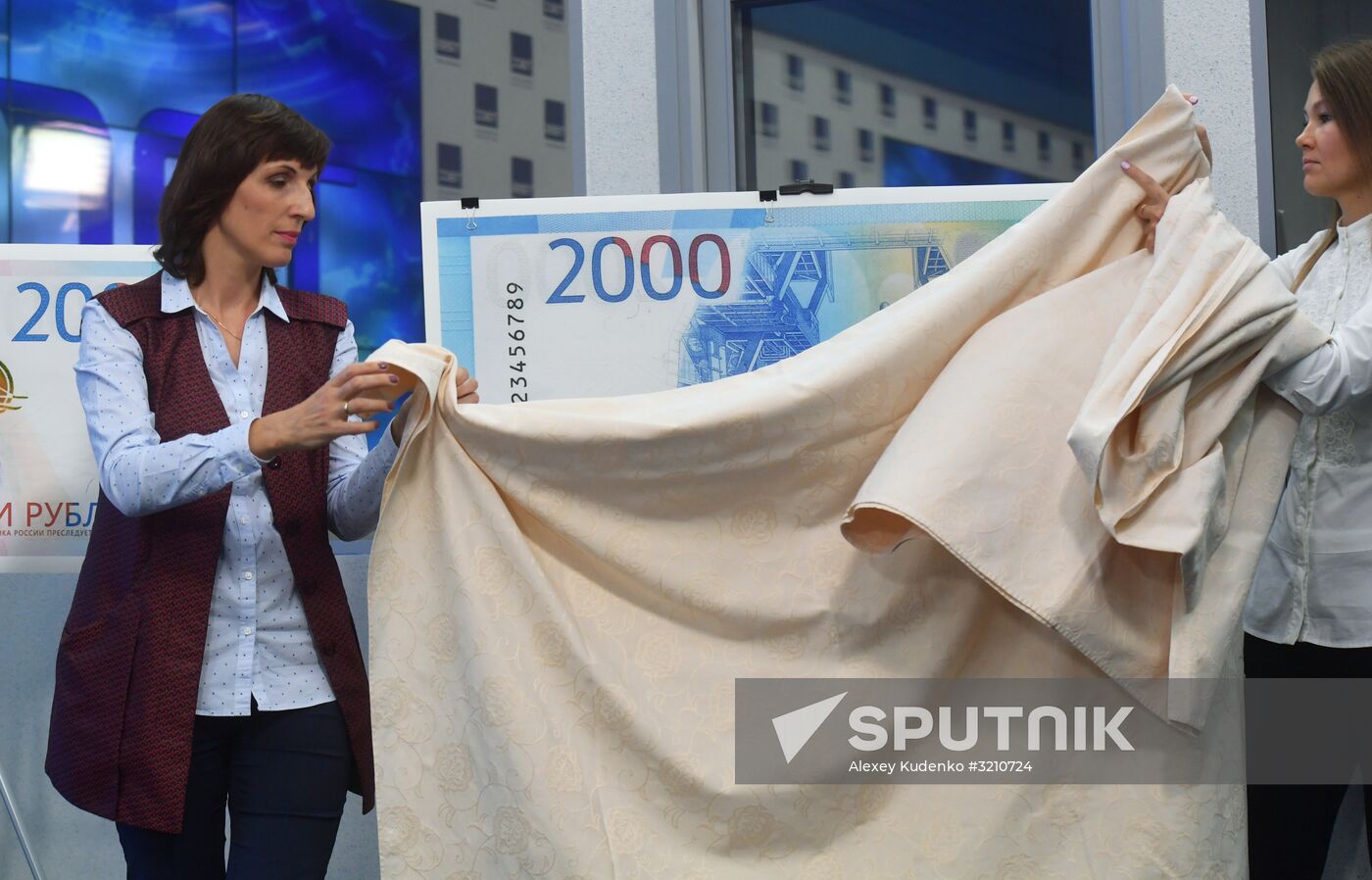 Presentation of new 200 and 2,000 ruble notes