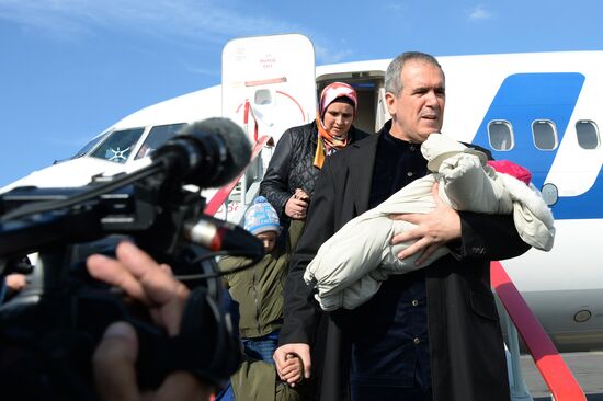 Children rescued in Iraw are welcomed in Grozny