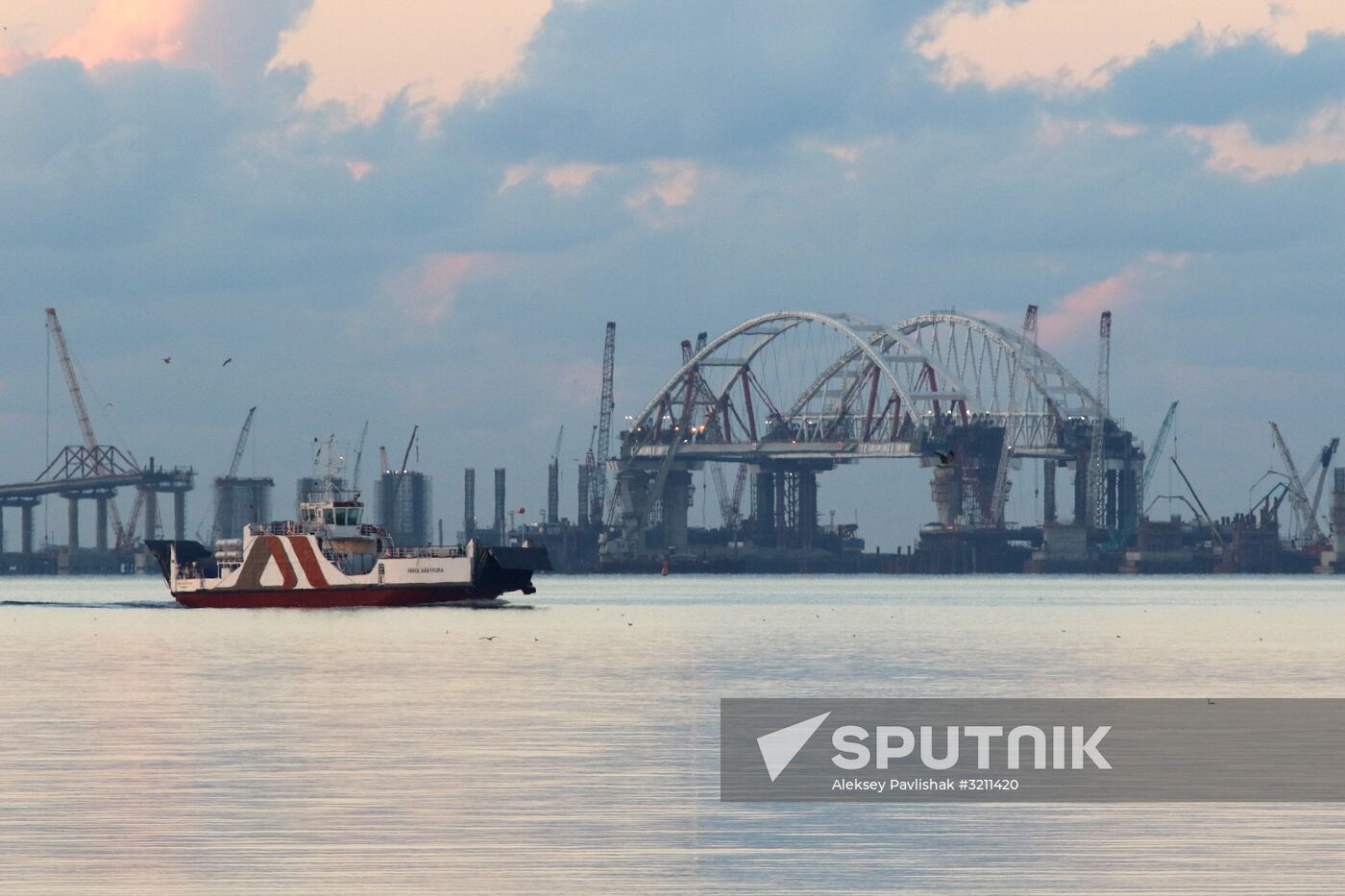 Crimean bridge road arch fixed on fairway support