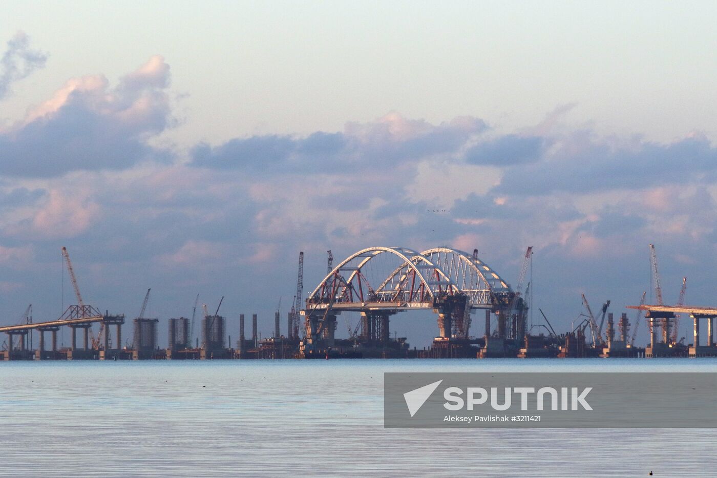 Crimean bridge road arch fixed on fairway support