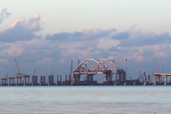 Crimean bridge road arch fixed on fairway support