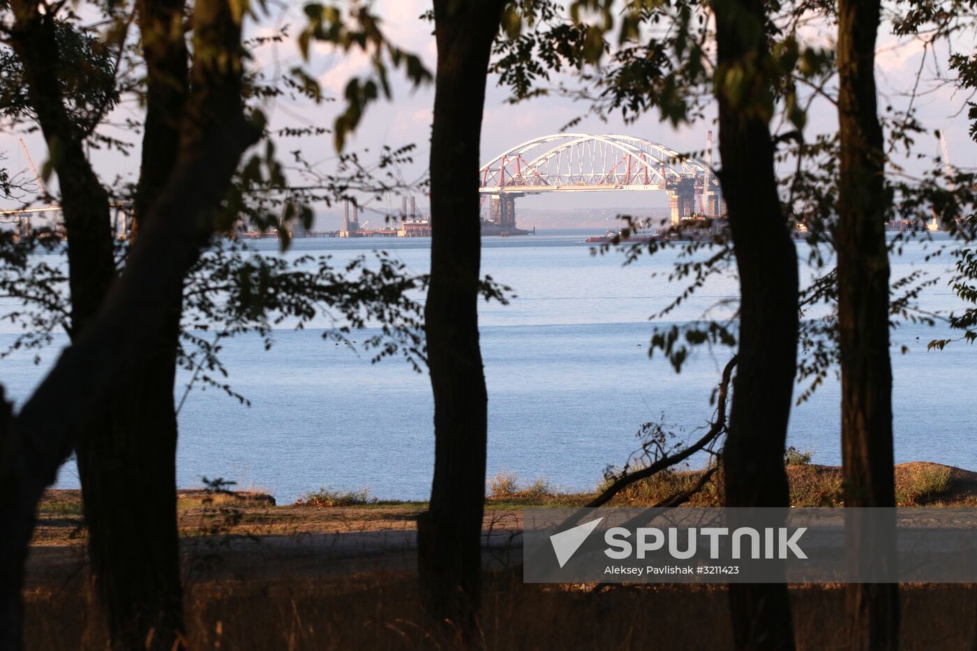 Crimean bridge road arch fixed on fairway support