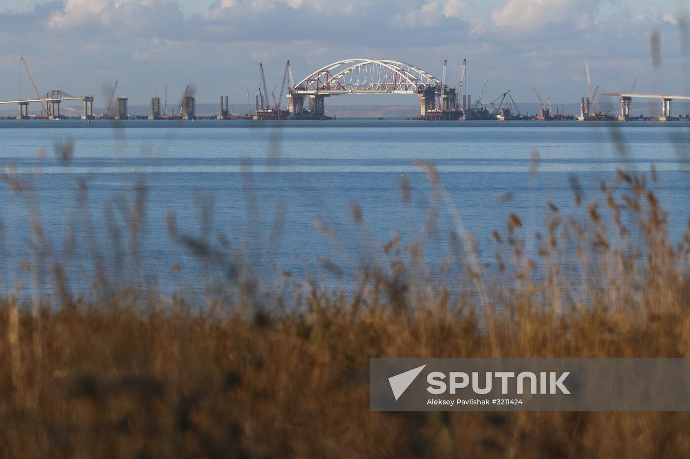 Crimean bridge road arch fixed on fairway support