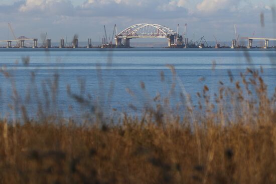 Crimean bridge road arch fixed on fairway support