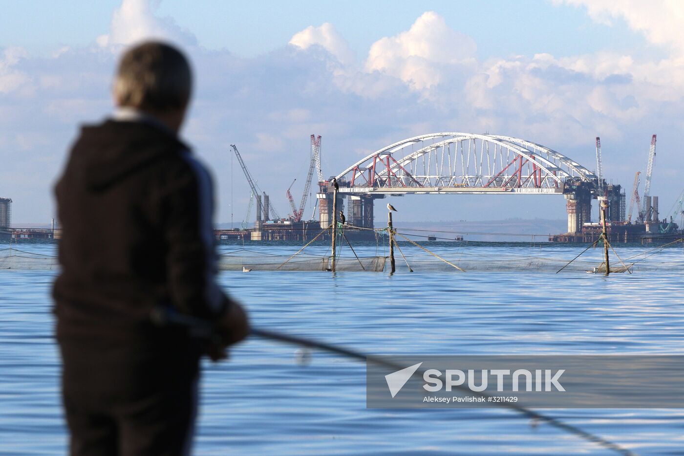 Crimean bridge road arch fixed on fairway support