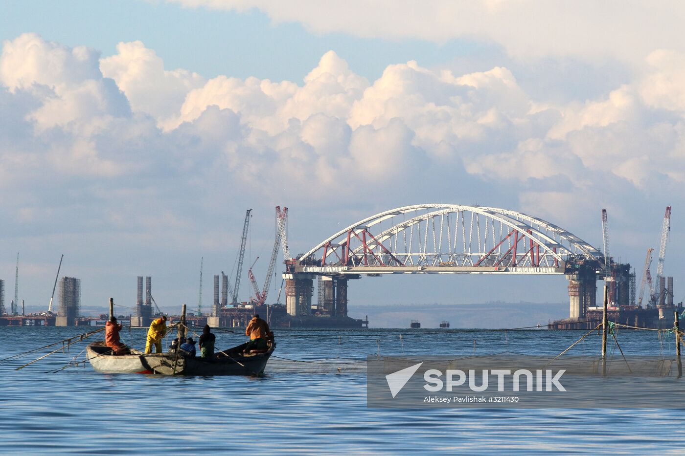Crimean bridge road arch fixed on fairway support