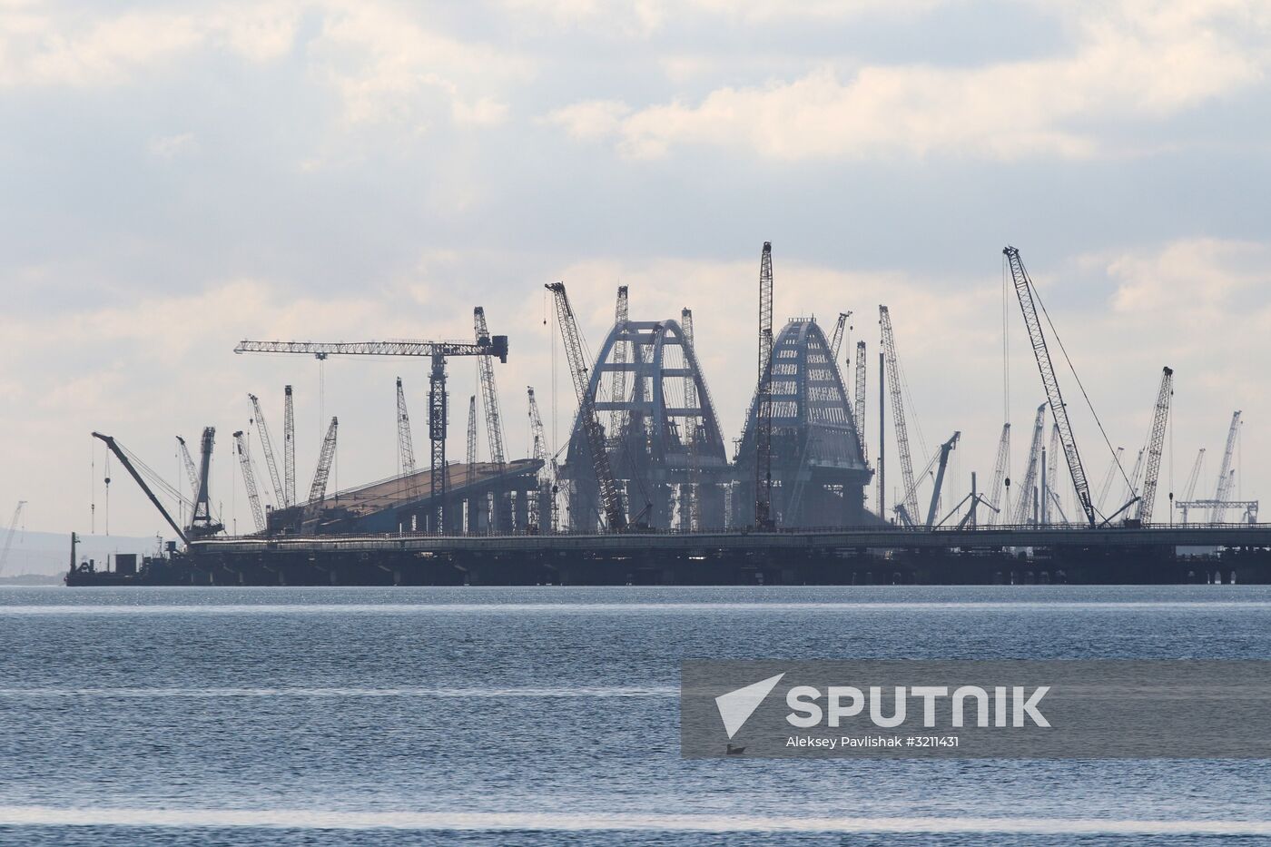 Crimean bridge road arch fixed on fairway support