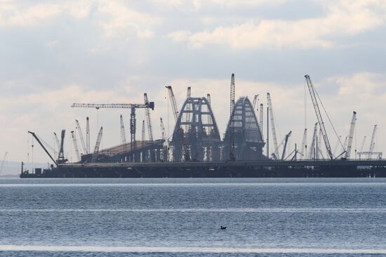 Crimean bridge road arch fixed on fairway support