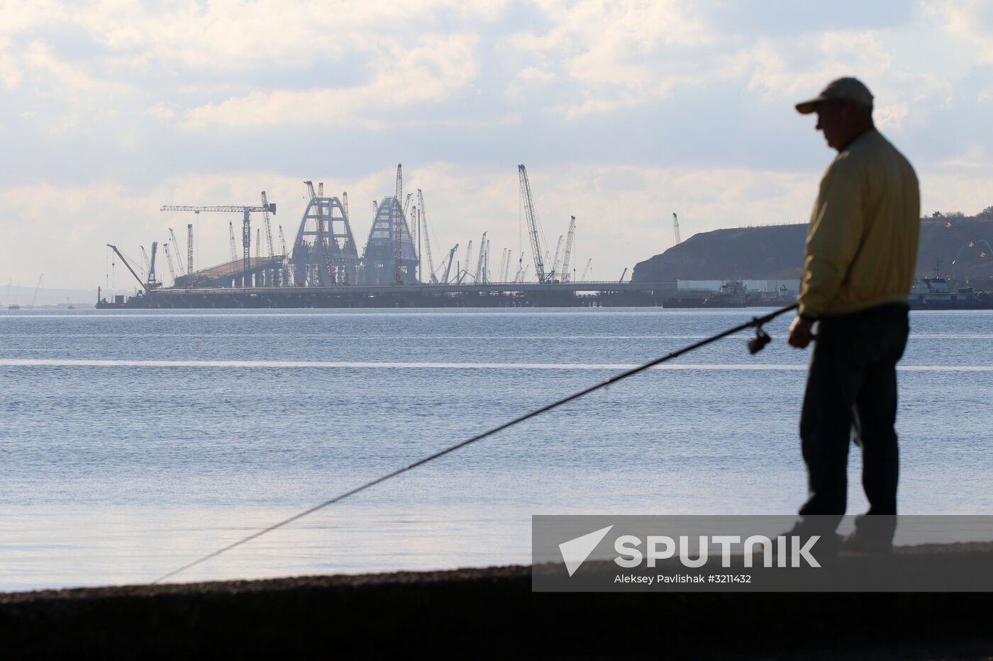 Crimean bridge road arch fixed on fairway support