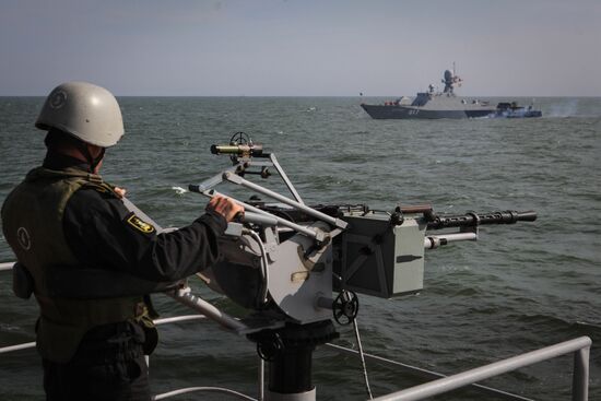 Manuevers of Russian Navy's Caspian Flotilla