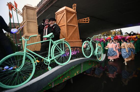 Carnival procession as part of 19th World Festival of Youth and Students
