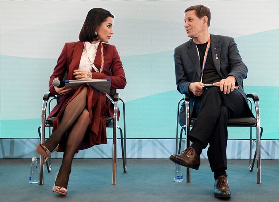 19th World Festival of Youth and Students. Discussion program