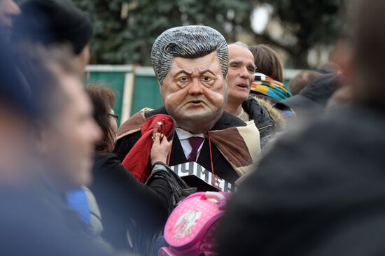 Protesters demand reforms in Kiev