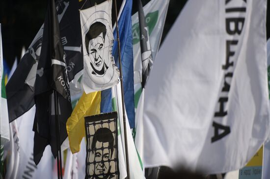 Protesters demand reforms in Kiev