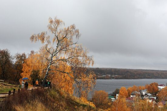 Golden autumn in Plyos