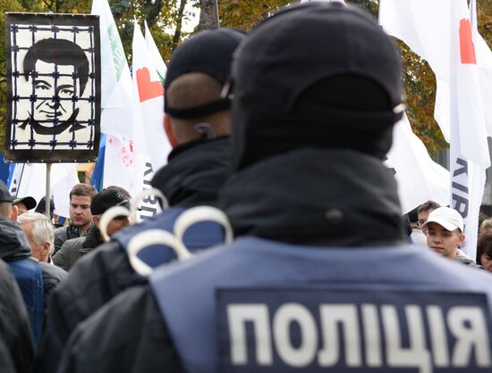 Protesters demand reforms in Kiev