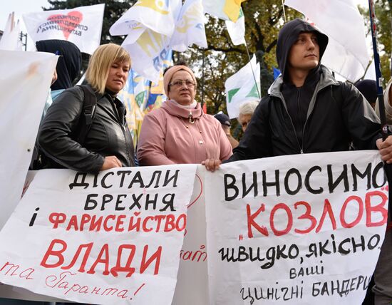 Protesters demand reforms in Kiev
