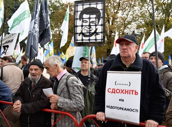 Protesters demand reforms in Kiev