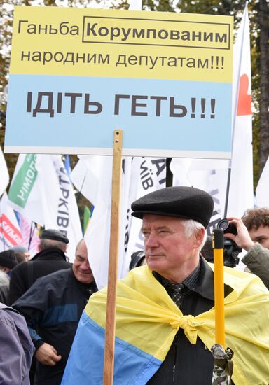 Protesters demand reforms in Kiev
