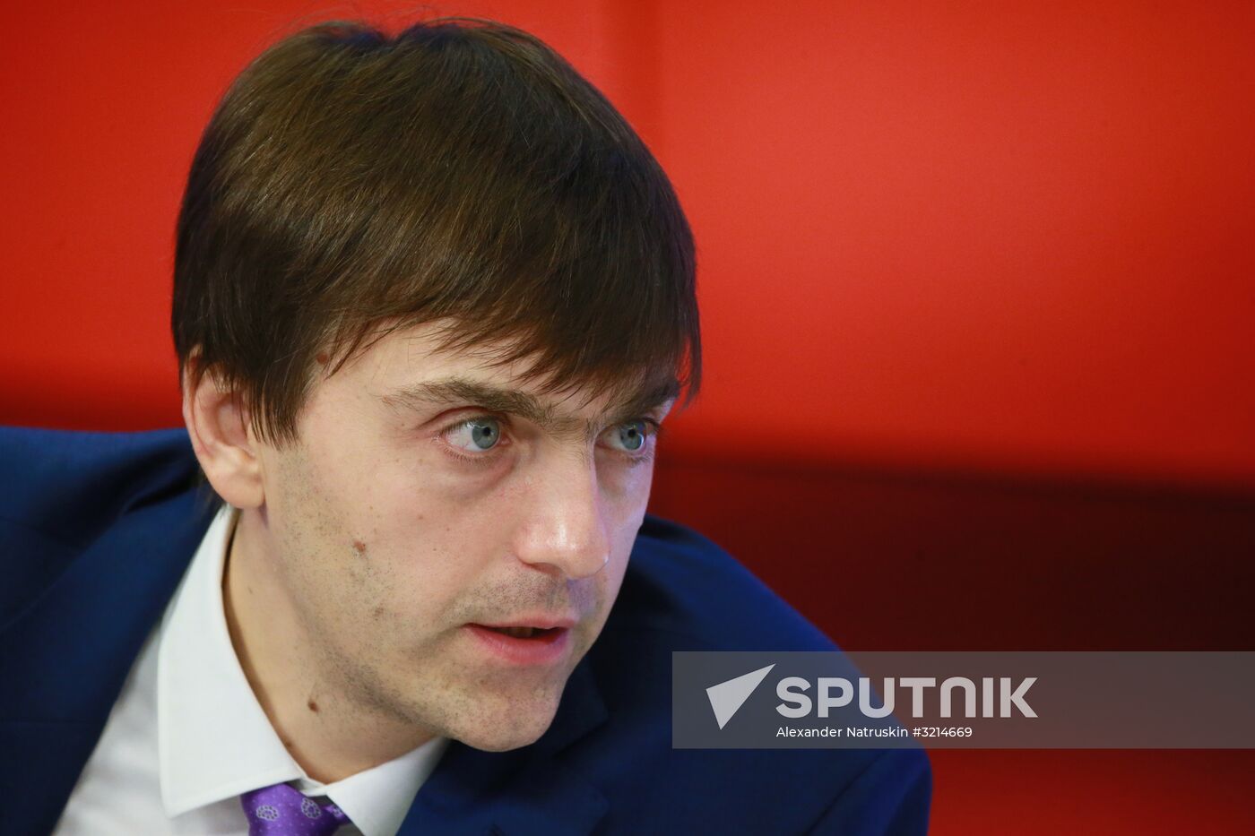 Head of Federal Service for Supervision in Education and Science Sergei Kravtsov meets with school students' parents