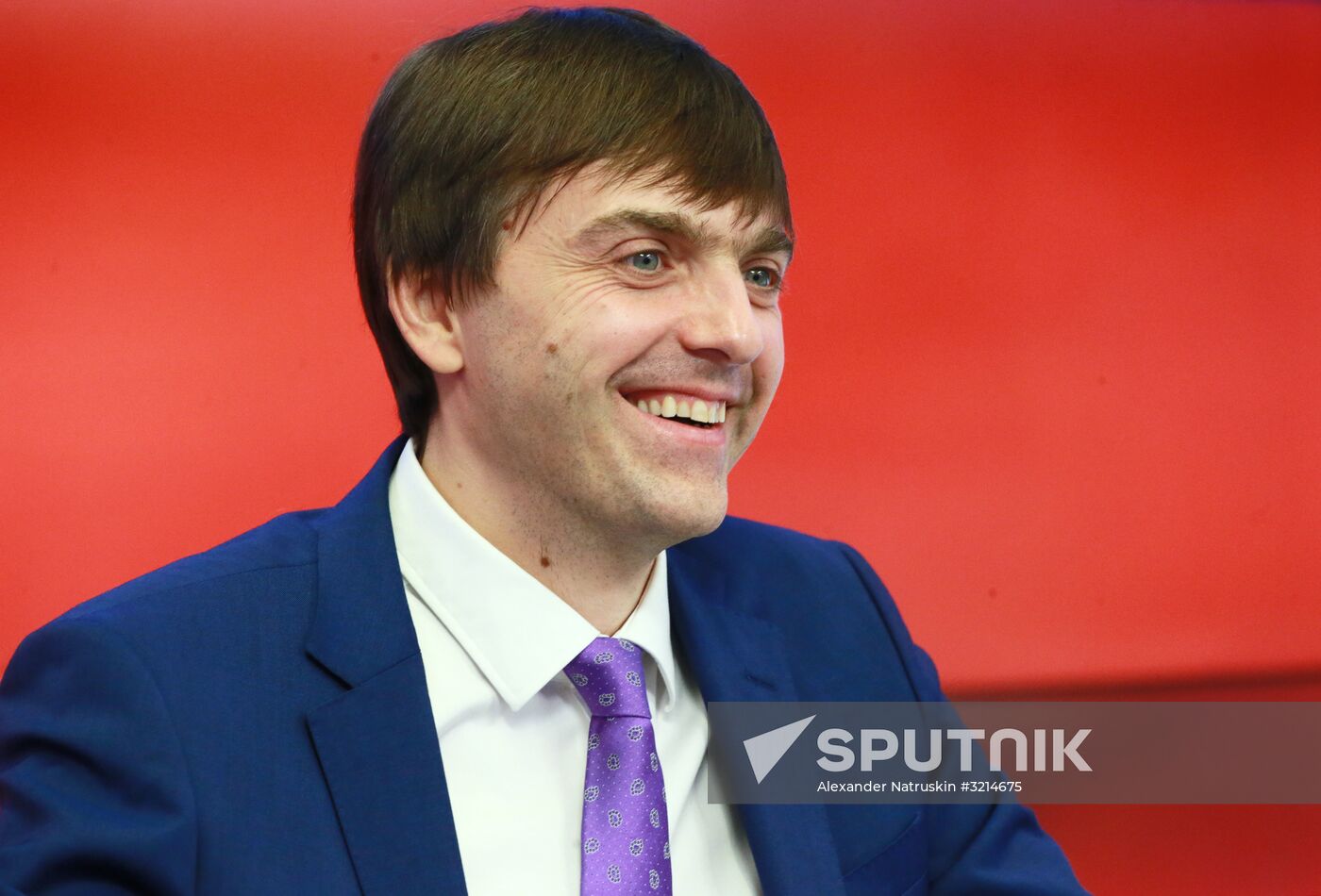 Head of Federal Service for Supervision in Education and Science Sergei Kravtsov meets with school students' parents