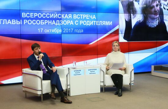 Head of Federal Service for Supervision in Education and Science Sergei Kravtsov meets with school students' parents