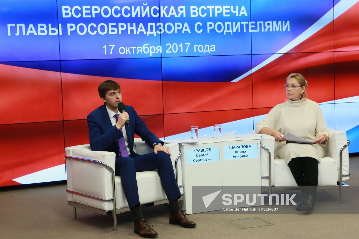 Head of Federal Service for Supervision in Education and Science Sergei Kravtsov meets with school students' parents
