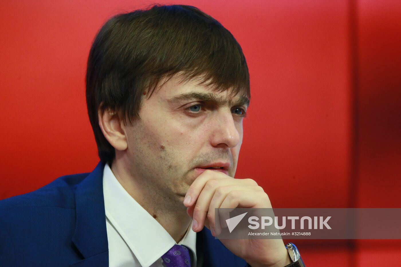 Head of Federal Service for Supervision in Education and Science Sergei Kravtsov meets with school students' parents