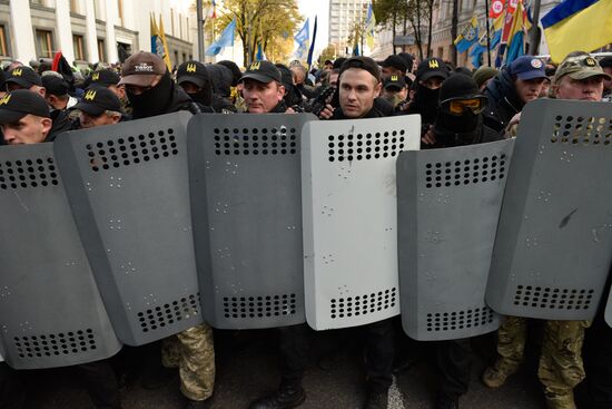 Protesters demand reforms in Kiev
