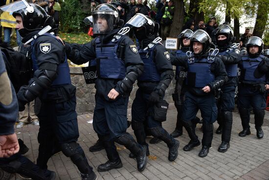 Protesters demand reforms in Kiev