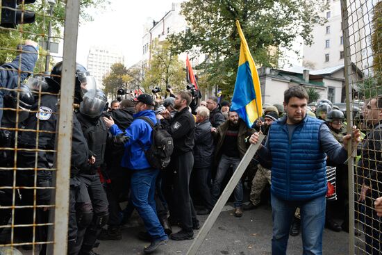 Protesters demand reforms in Kiev