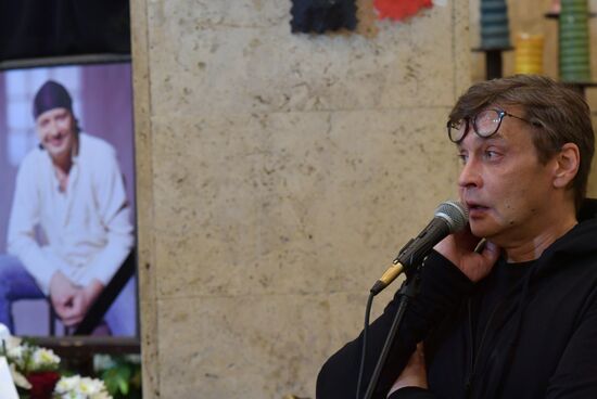 Paying last respects to actor Dmitry Maryanov