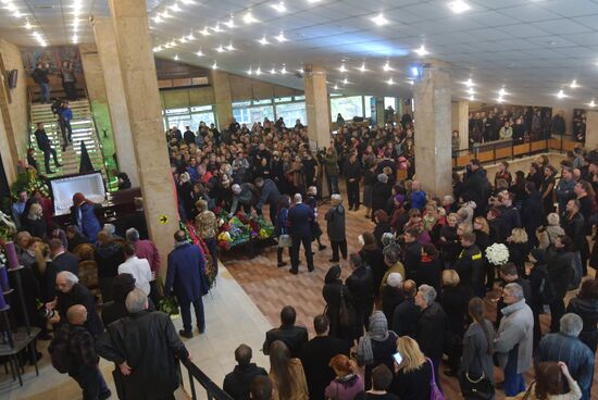 Paying last respects to actor Dmitry Maryanov