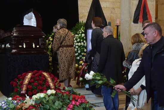 Paying last respects to actor Dmitry Maryanov