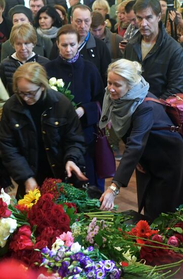 Paying last respects to actor Dmitry Maryanov