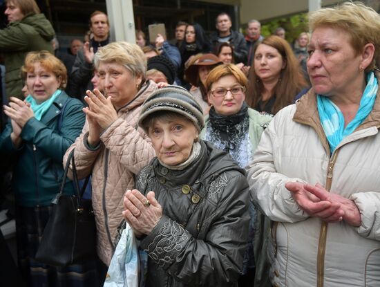 Paying last respects to actor Dmitry Maryanov