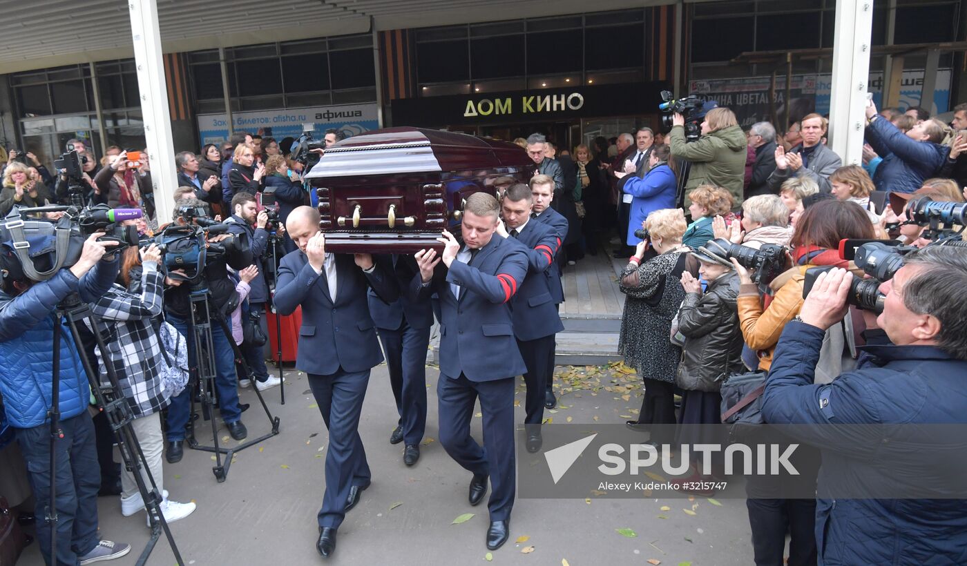 Paying last respects to actor Dmitry Maryanov