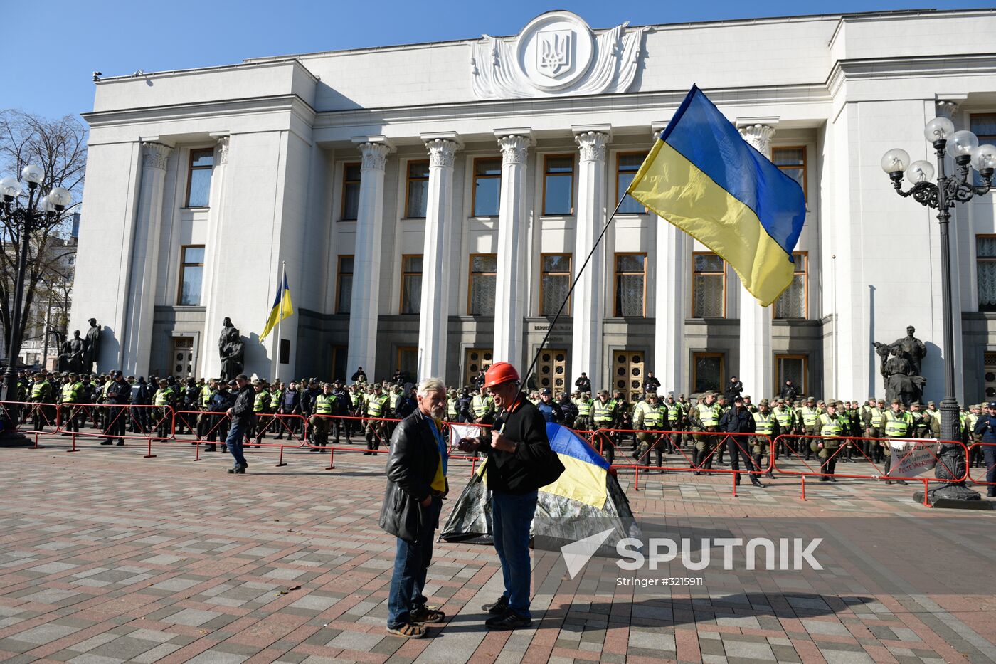 Situation outside Verkhovna Rada in Kiev