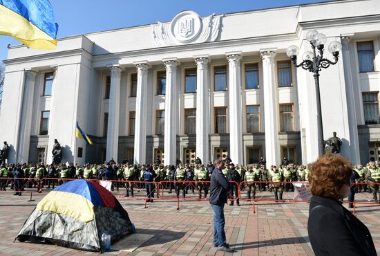 Situation outside Verkhovna Rada in Kiev