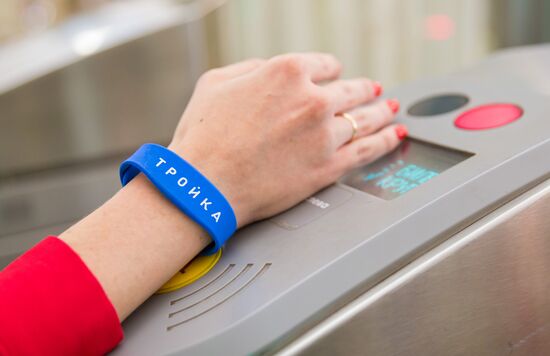 Sales of Troika bracelets kicks off at Moscow Metro