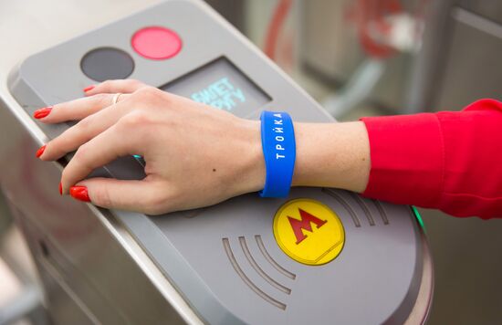 Sales of Troika bracelets kicks off at Moscow Metro
